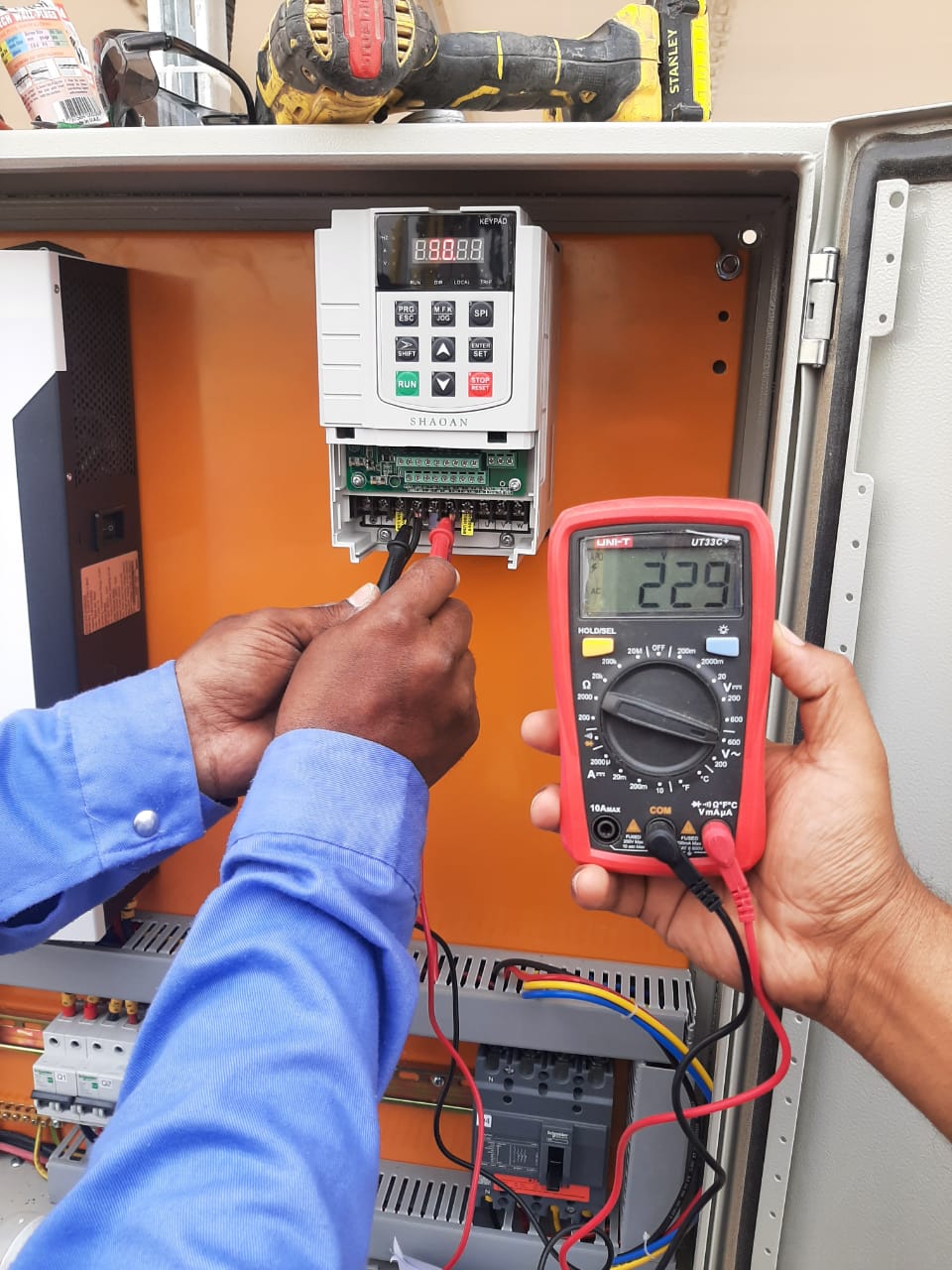 220V input 380V output series pump VFD 7.5kw completed installation